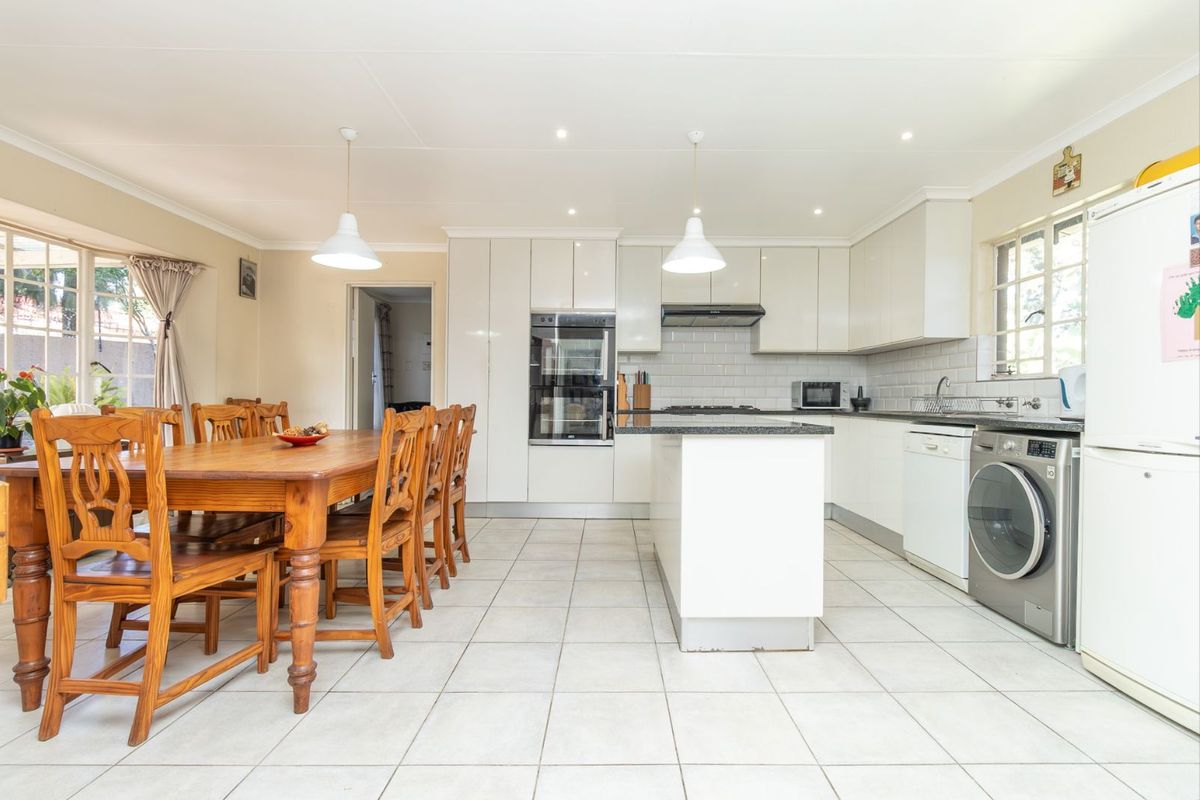 House For Sale in Wilgeheuwel - Photo 4