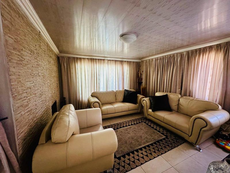 House For Sale in Embalenhle - Photo 4