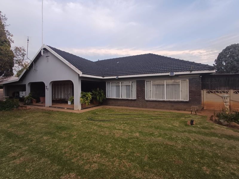 House For Sale in Meiringspark - Photo 2