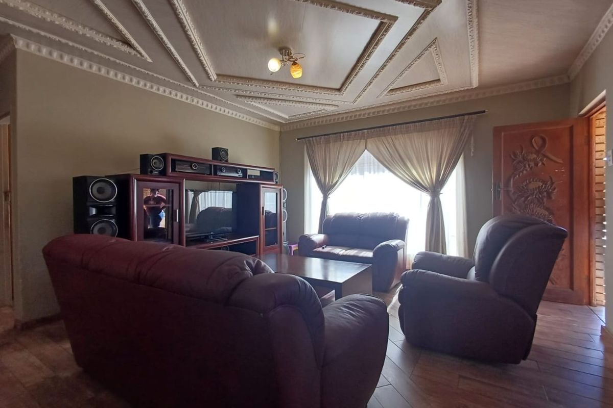 House For Sale in Kanana - Photo 3