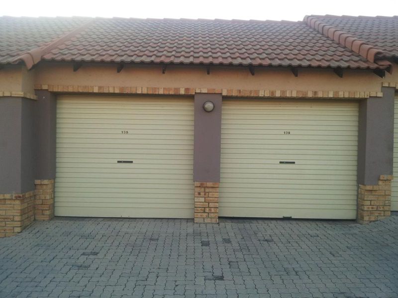 Townhouse For Sale in Noordwyk - Photo 7