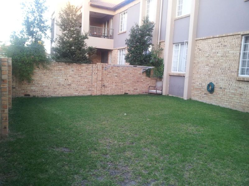 Townhouse For Sale in Noordwyk - Photo 8