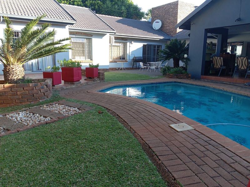 House For Sale in Karenpark - Photo 2