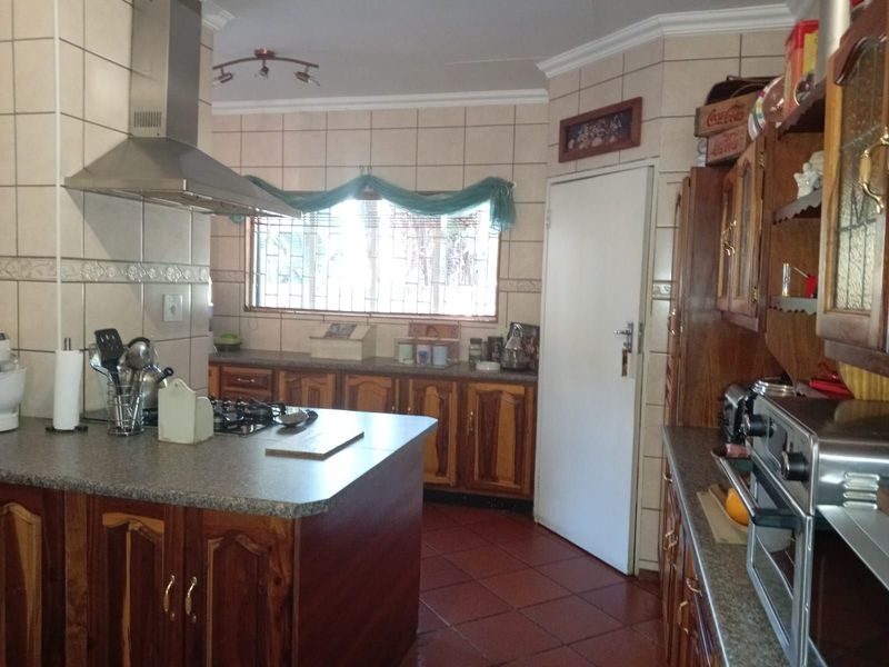 House For Sale in Karenpark - Photo 8