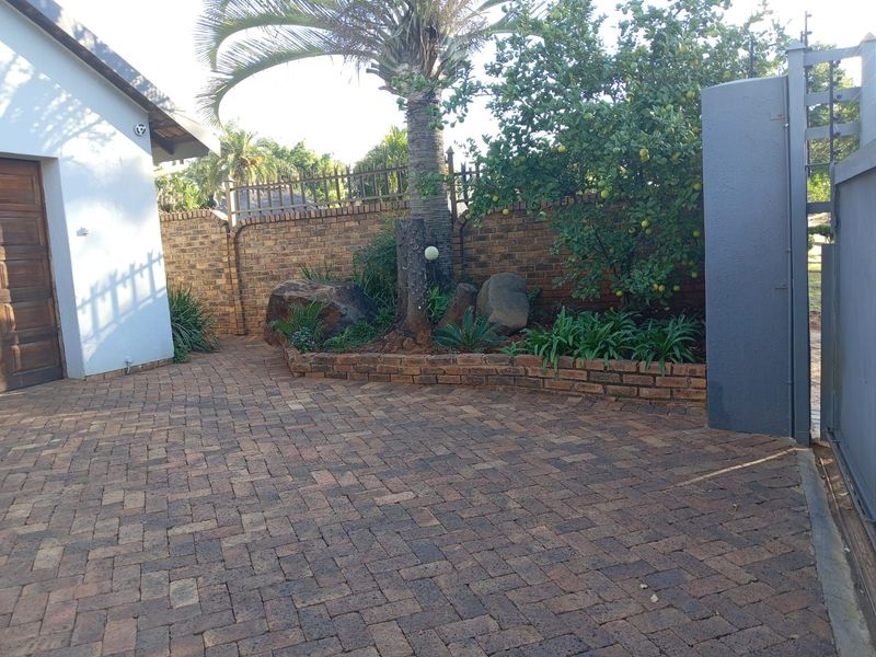 House For Sale in Karenpark - Photo 4