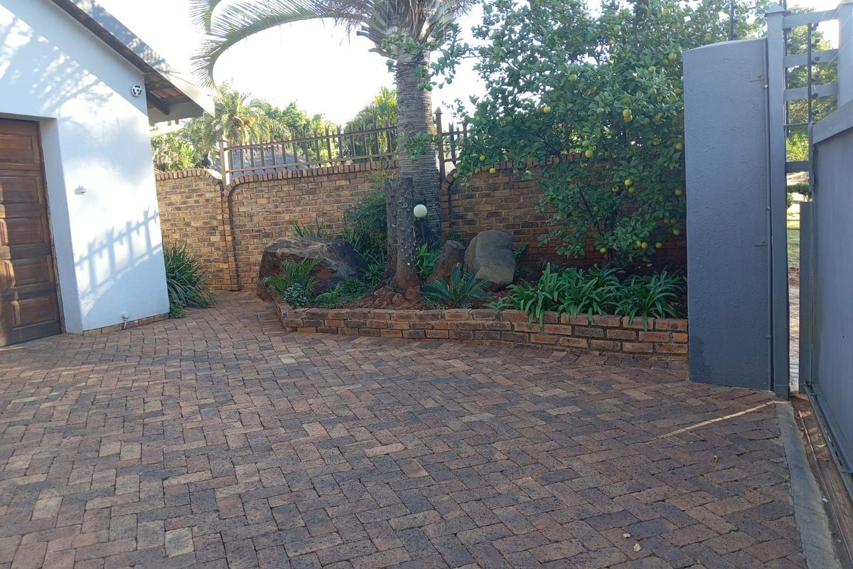 House For Sale in Karenpark - Photo 4