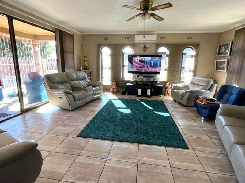 House For Sale in Oberholzer - Photo 8