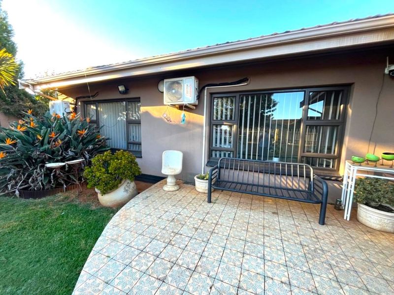 House For Sale in Oberholzer - Photo 2