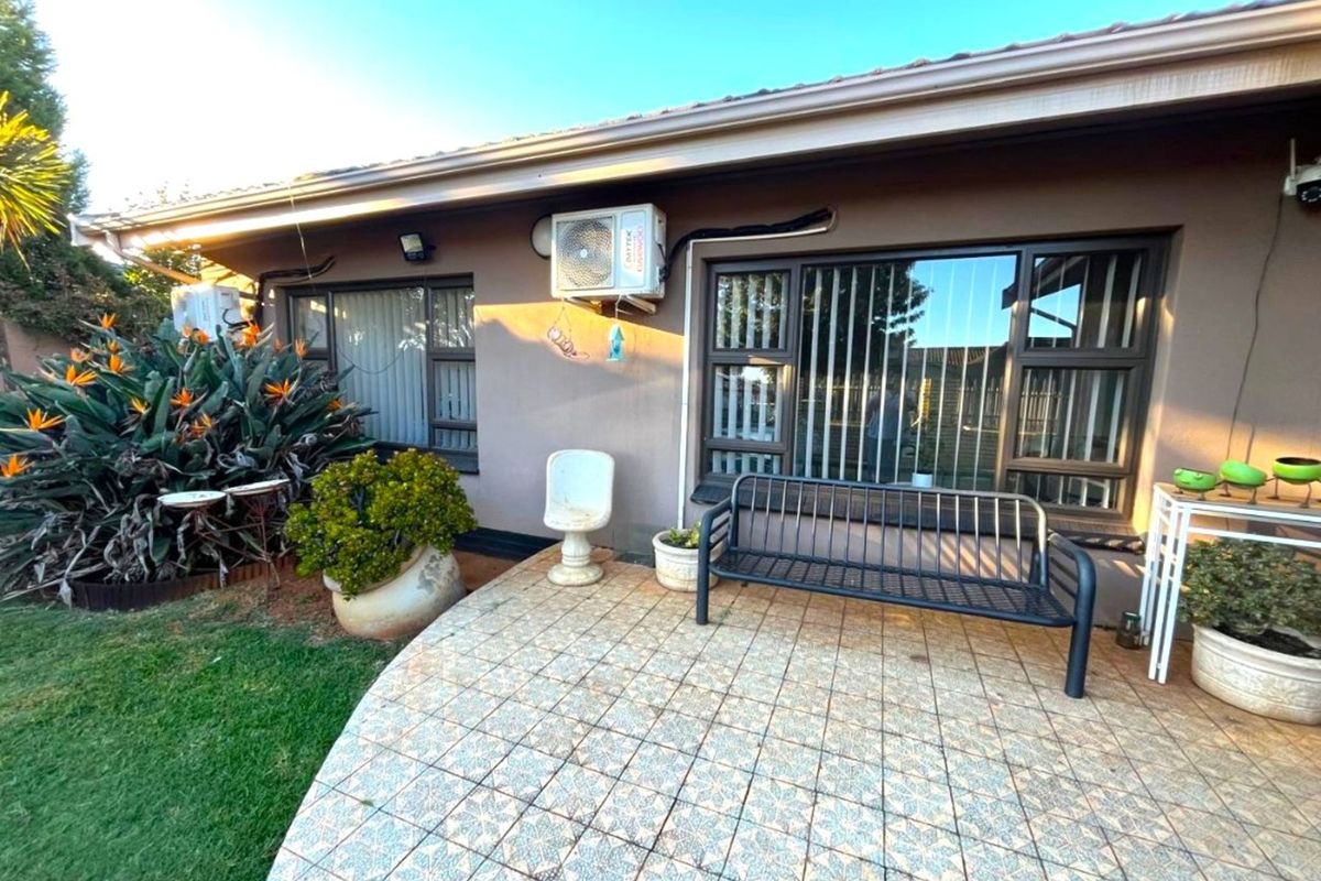 House For Sale in Oberholzer - Photo 2