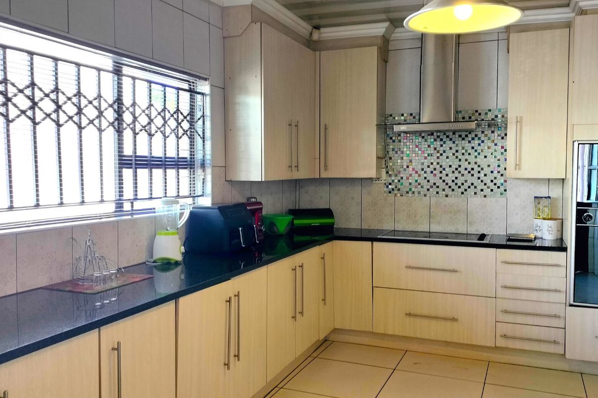 House For Sale in Carletonville Central - Photo 2