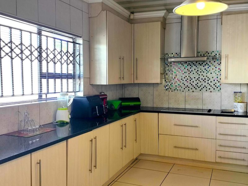 House For Sale in Carletonville Central - Photo 2