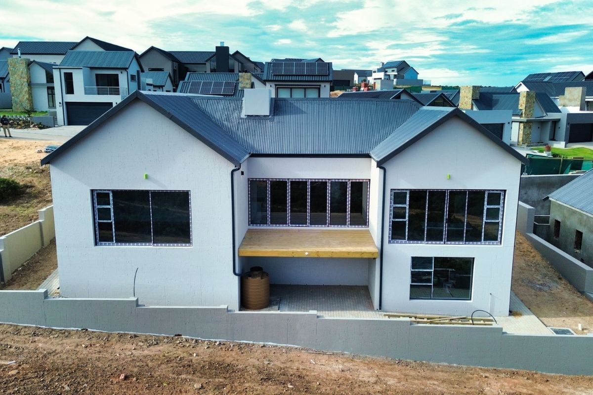 House For Sale in Outeniquasbosch - Photo 2