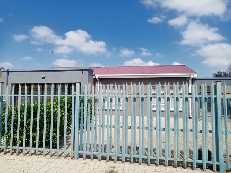 House For Sale in Mmabatho - Photo 4