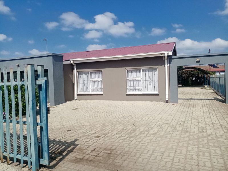 House For Sale in Mmabatho - Photo 2