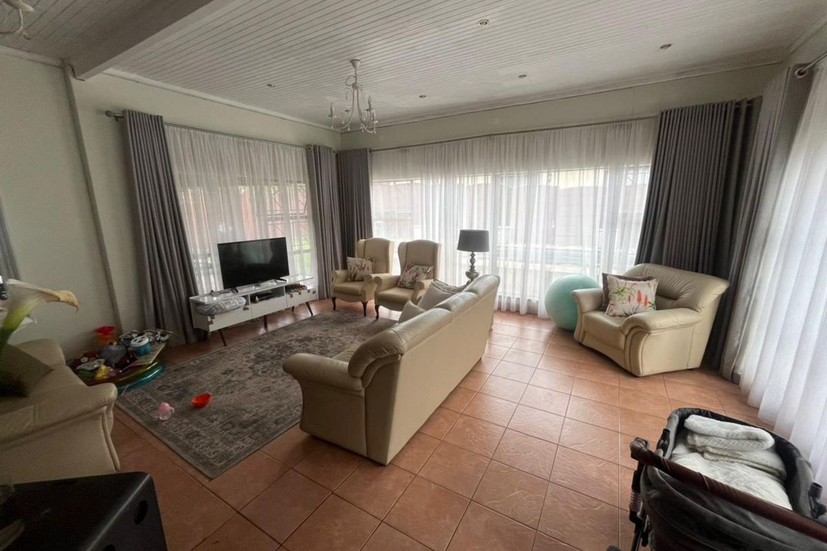 House For Sale in Volksrust Central - Photo 2