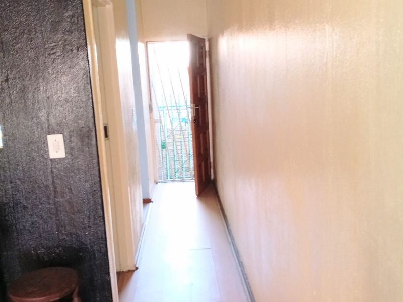 Townhouse For Sale in Windsor East - Photo 7