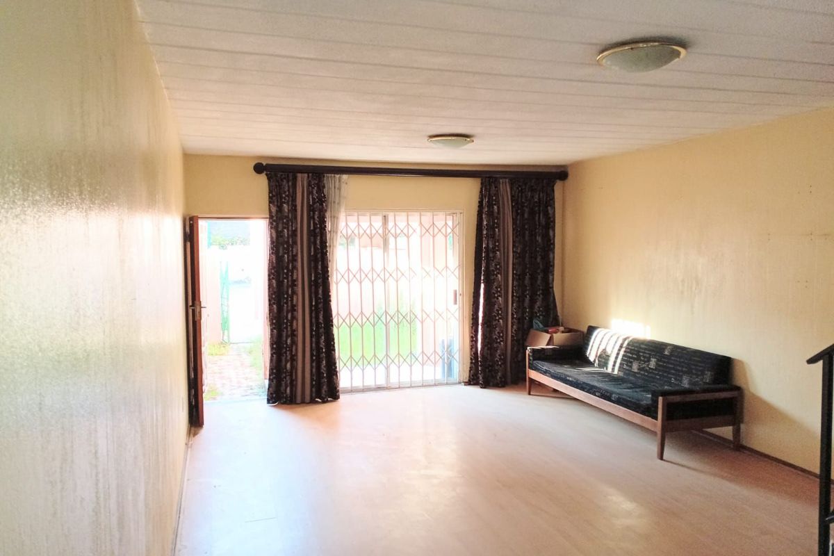 Townhouse For Sale in Windsor East - Photo 3