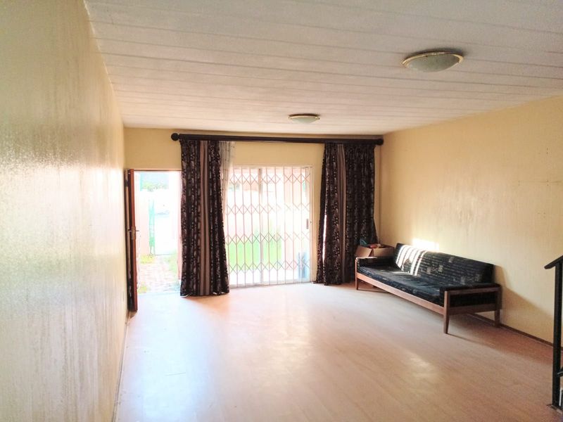 Townhouse For Sale in Windsor East - Photo 3