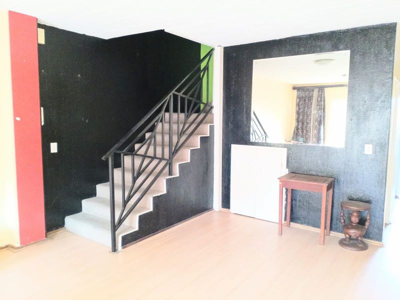 Townhouse For Sale in Windsor East - Photo 5