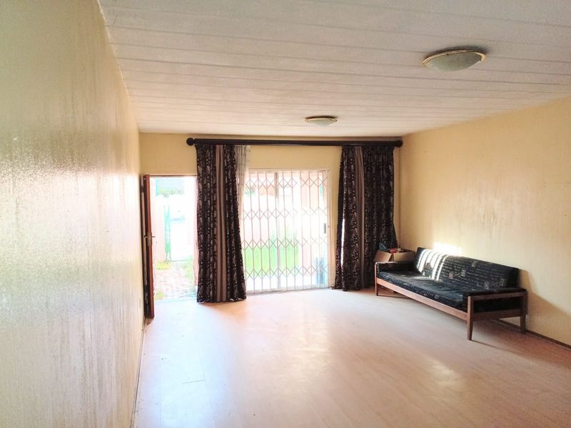 Townhouse For Sale in Windsor East - Photo 4