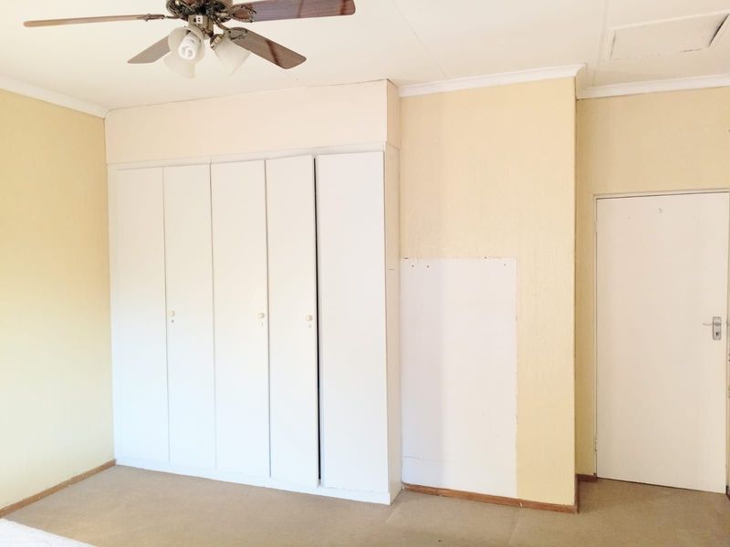 Townhouse For Sale in Windsor East - Photo 9