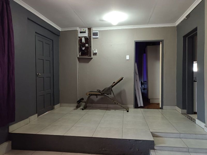 House For Sale in Westdene - Photo 3