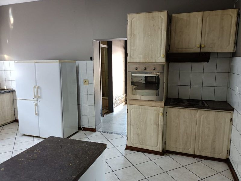 House For Sale in Westdene - Photo 10