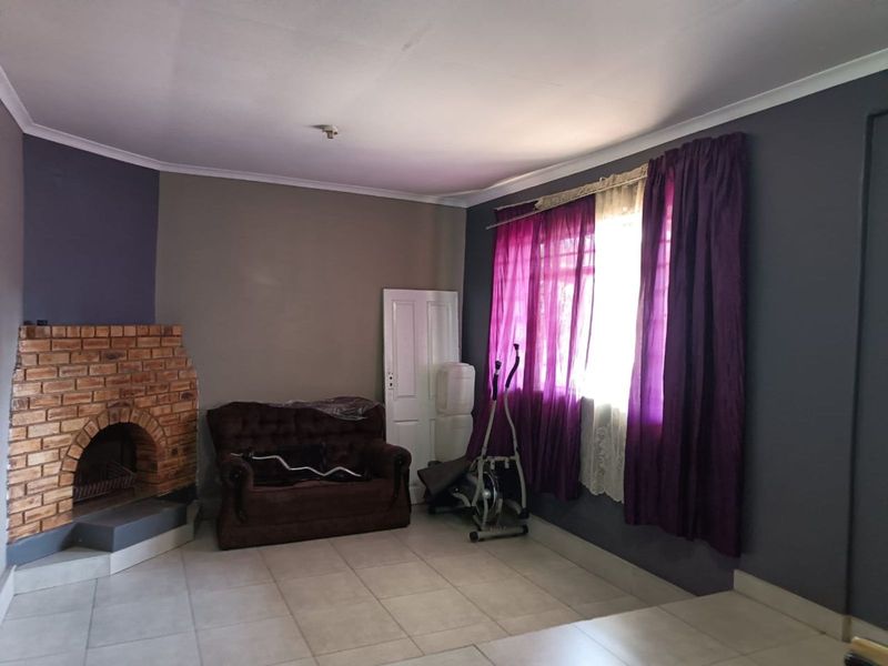 House For Sale in Westdene - Photo 4