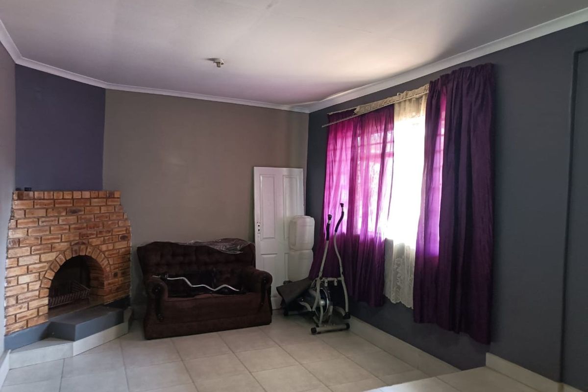 House For Sale in Westdene - Photo 4