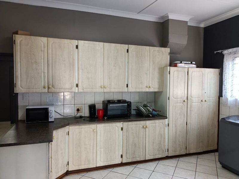 House For Sale in Westdene - Photo 8