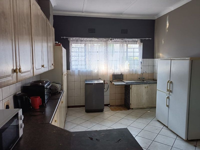 House For Sale in Westdene - Photo 7