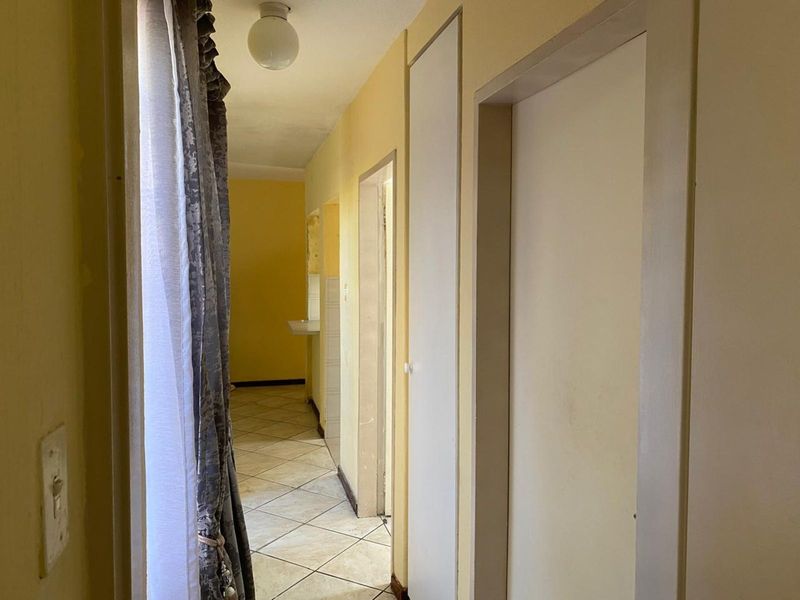 Apartment For Sale in Primrose - Photo 5