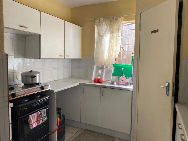 Apartment For Sale in Primrose - Photo 2