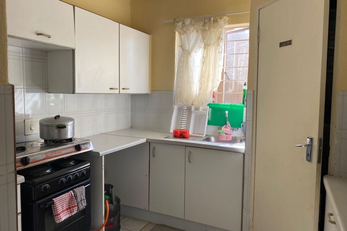 Apartment For Sale in Primrose - Photo 2