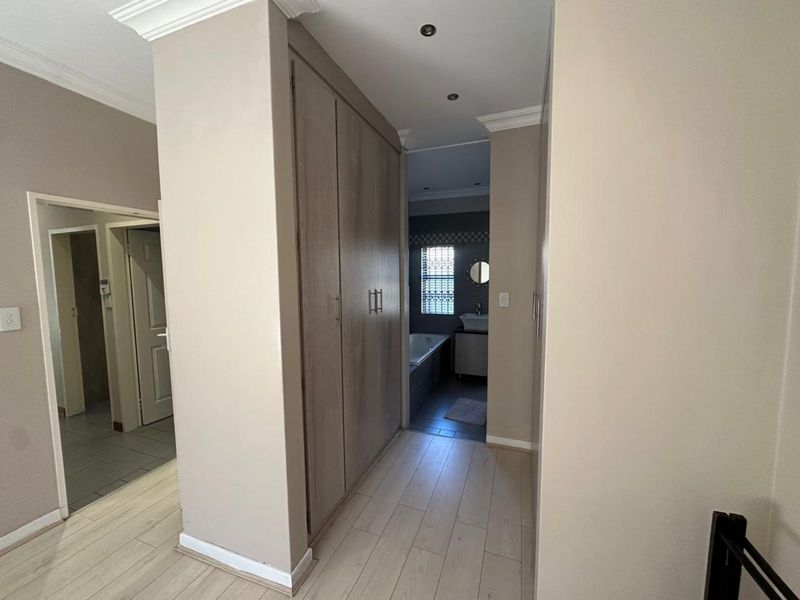 Townhouse For Sale in Terra Nova - Photo 7