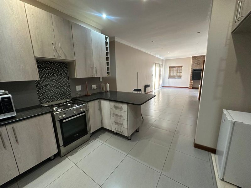 Townhouse For Sale in Terra Nova - Photo 4