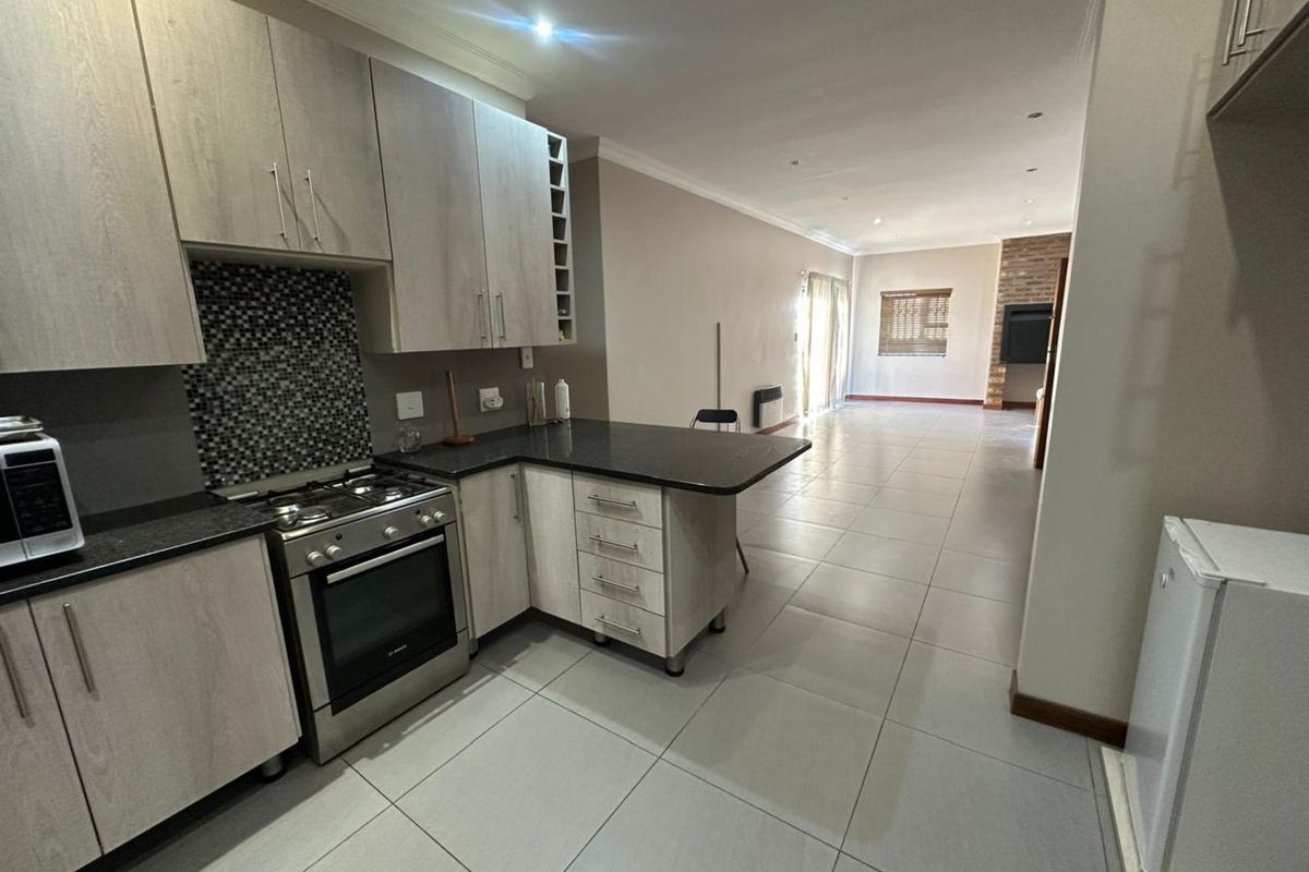 Townhouse For Sale in Terra Nova - Photo 4