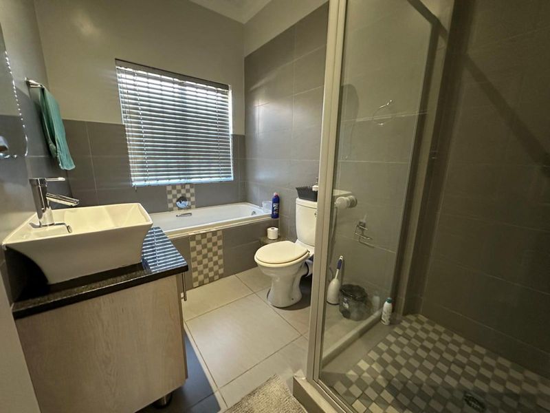 Townhouse For Sale in Terra Nova - Photo 5