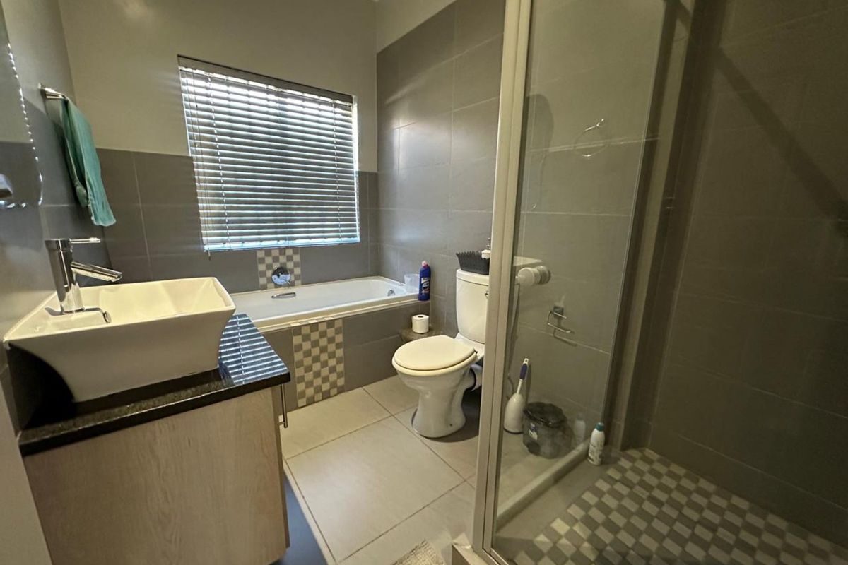 Townhouse For Sale in Terra Nova - Photo 5