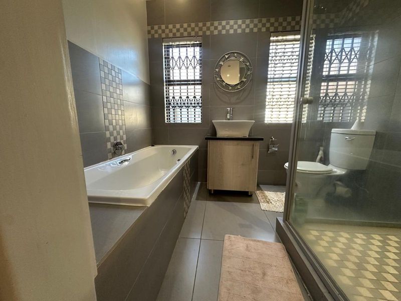 Townhouse For Sale in Terra Nova - Photo 8