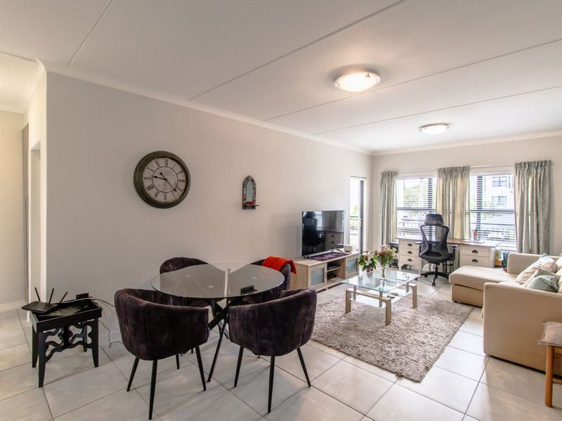 Apartment For Sale in Paardevlei - Photo 4