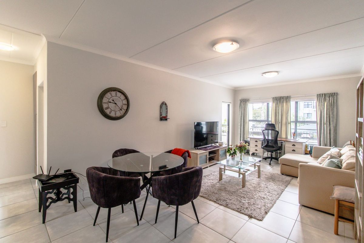 Apartment For Sale in Paardevlei - Photo 4