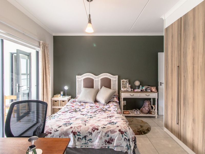 Apartment For Sale in Paardevlei - Photo 7