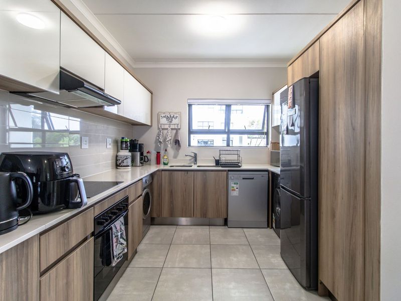 Apartment For Sale in Paardevlei - Photo 6