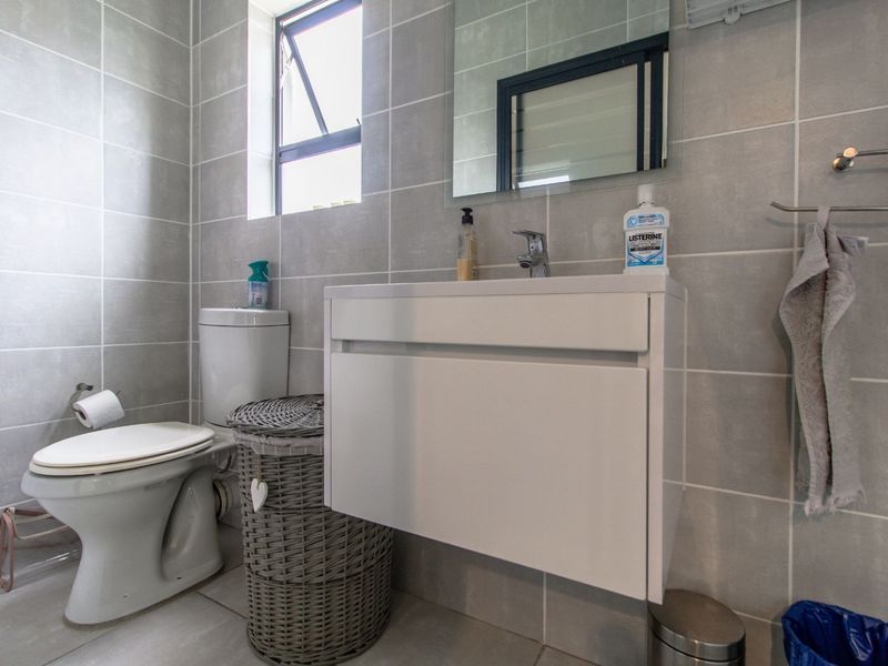 Apartment For Sale in Paardevlei - Photo 10