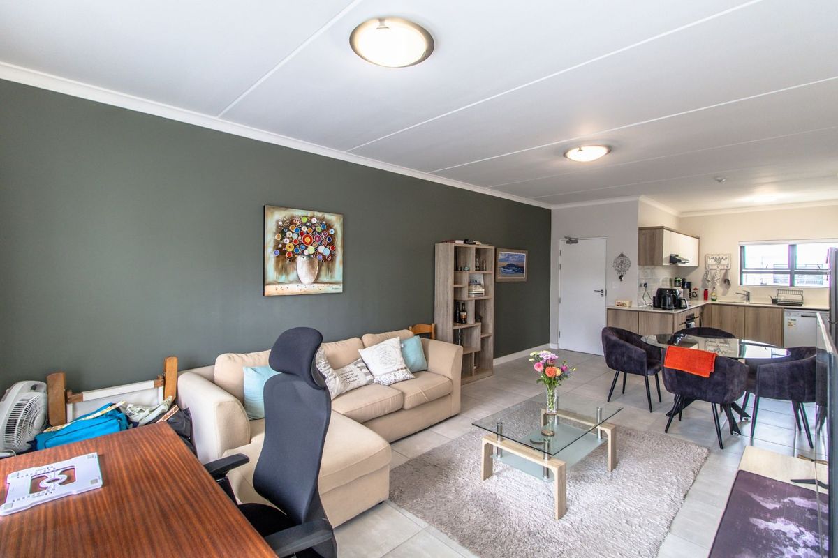 Apartment For Sale in Paardevlei - Photo 3