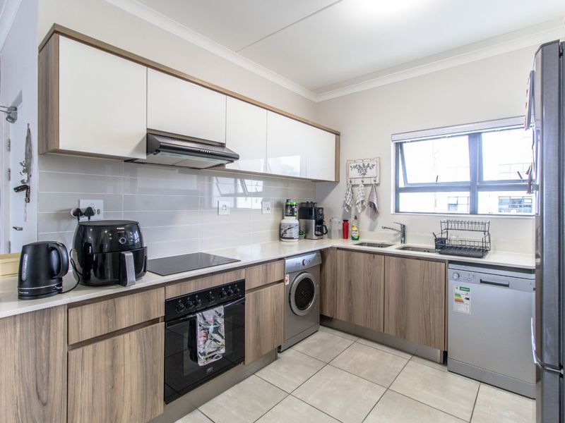 Apartment For Sale in Paardevlei - Photo 5