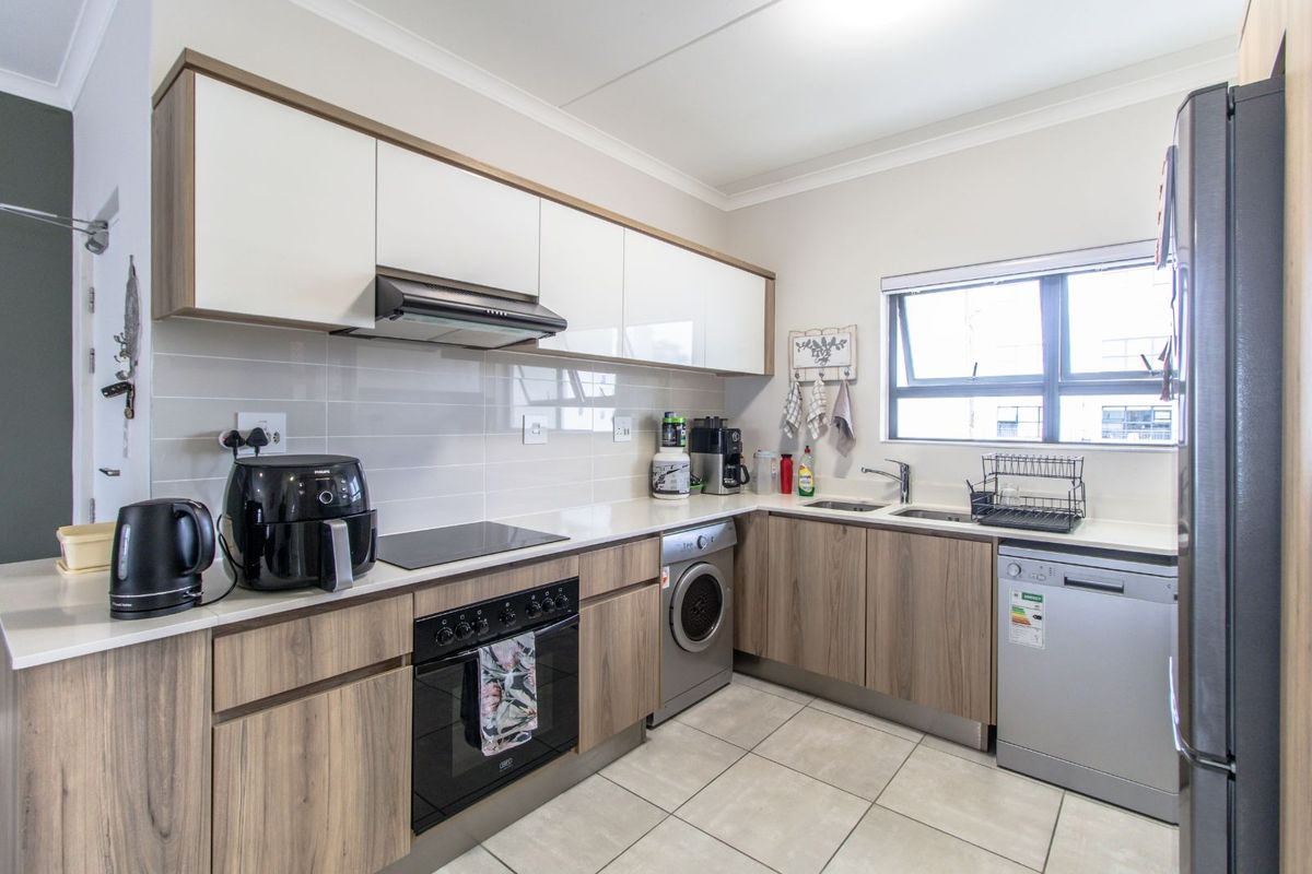 Apartment For Sale in Paardevlei - Photo 5