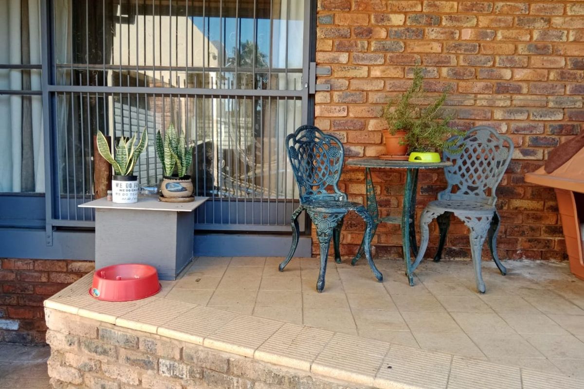 House For Sale in Mountain View - Photo 4