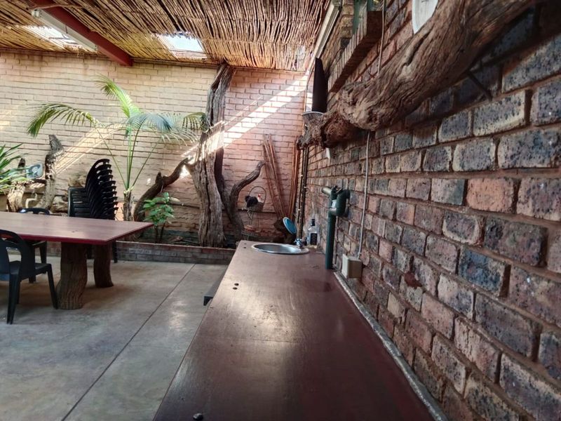 House For Sale in Mountain View - Photo 7